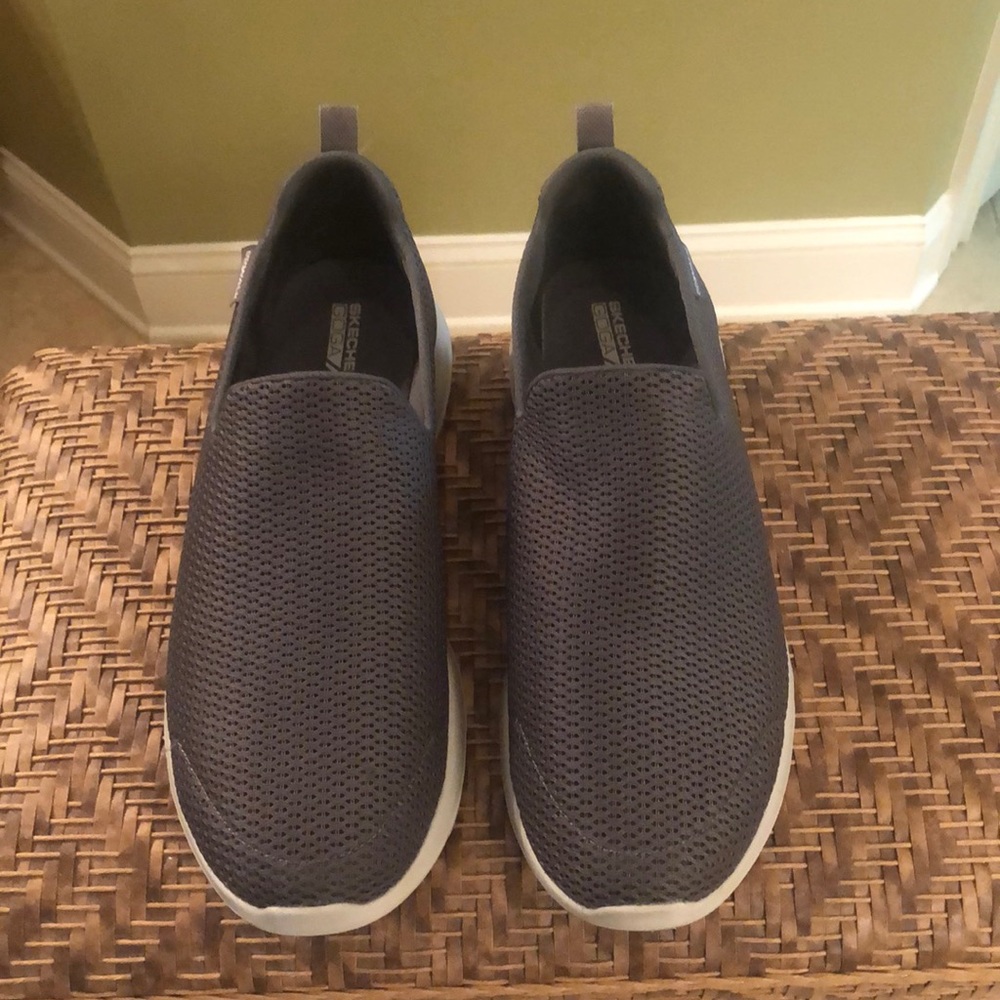Men’s Sketcher GoGa Max slip on shoe. Size 11.5.